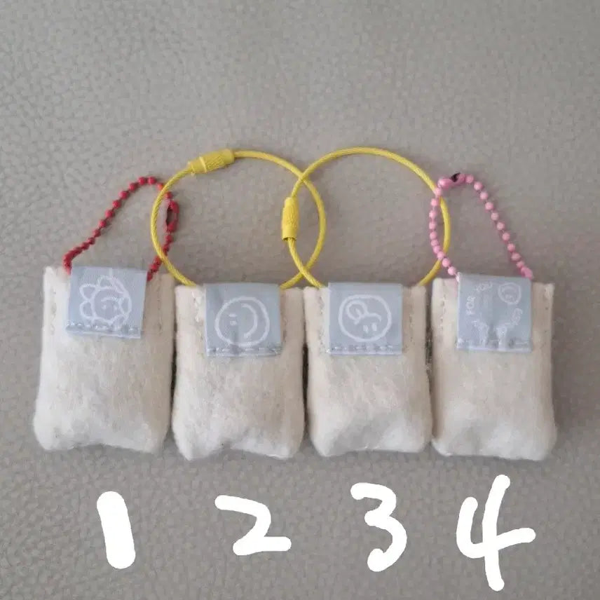 [BUNJANG] Handmade Bungeoppang Keyring / 손뜨개 봉투에 든 붕어빵 키링 한 개 5천원