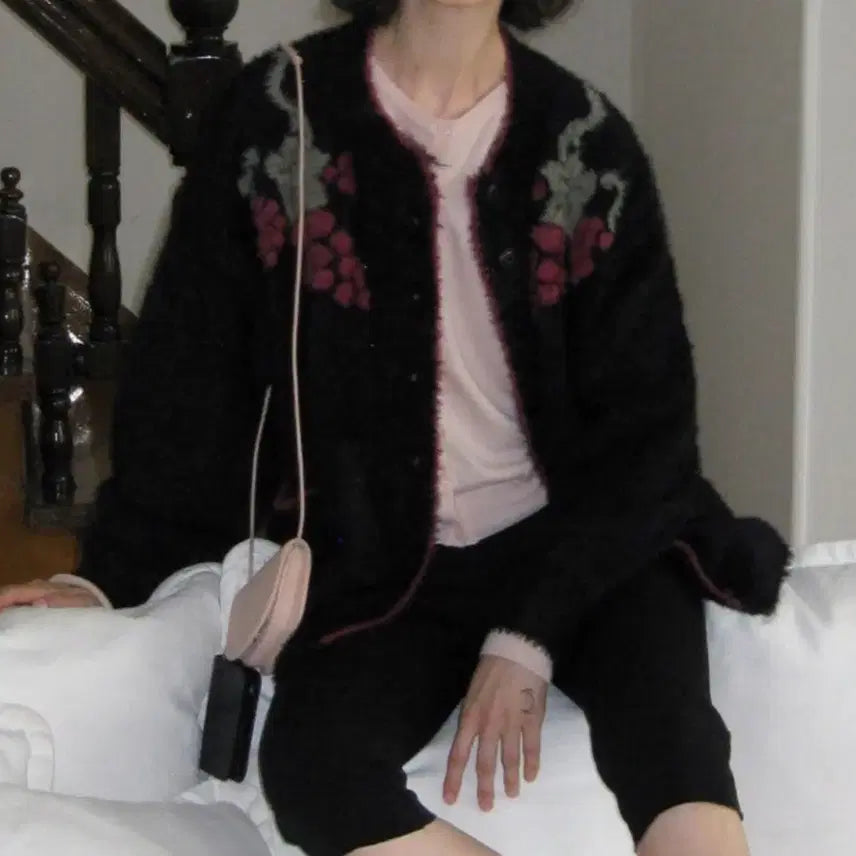 [SOLD OUT] 시눈sinoon핸드메이드 그레이프 포도 헤어리가디건 블랙 빈티지모리걸