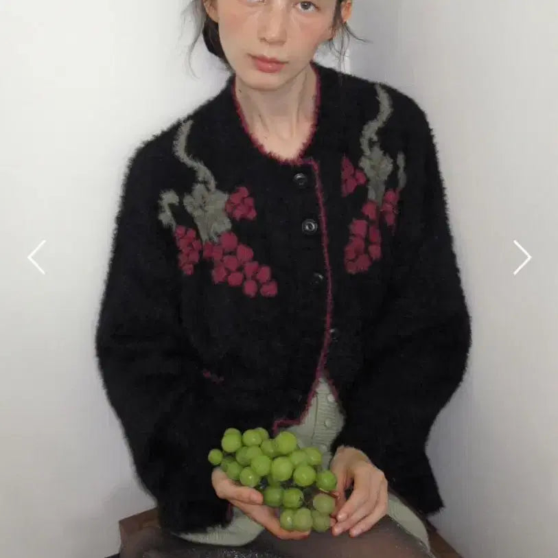 [SOLD OUT] 시눈sinoon핸드메이드 그레이프 포도 헤어리가디건 블랙 빈티지모리걸