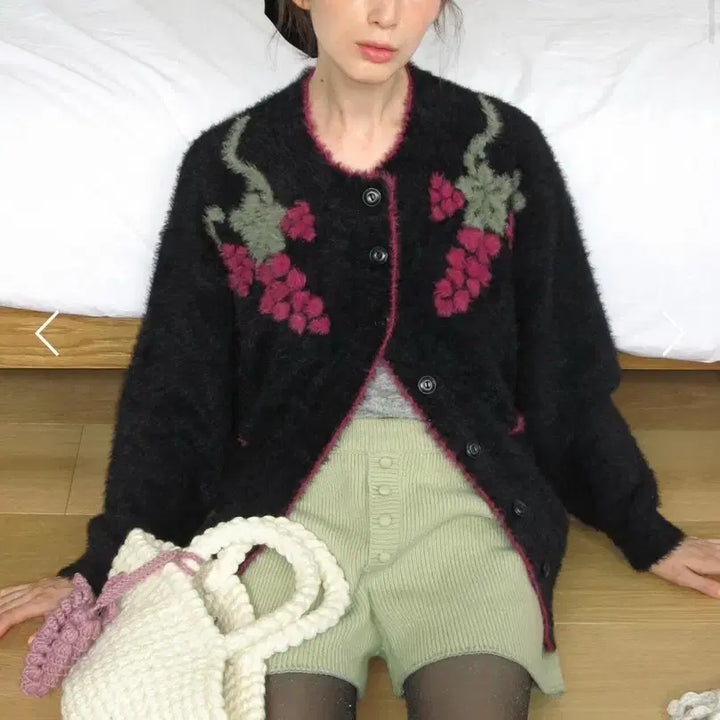 [SOLD OUT] 시눈sinoon핸드메이드 그레이프 포도 헤어리가디건 블랙 빈티지모리걸