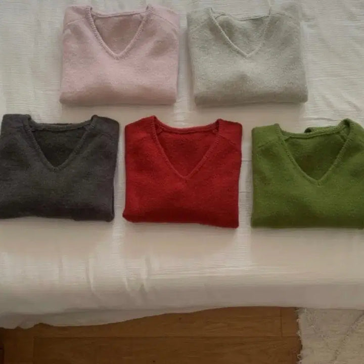 [BUNJANG] Frenzy Wool Oversized V-Neck Knit Sweater (Red) / 프렌제이 울 오버핏 브이넥 니트 (레드)