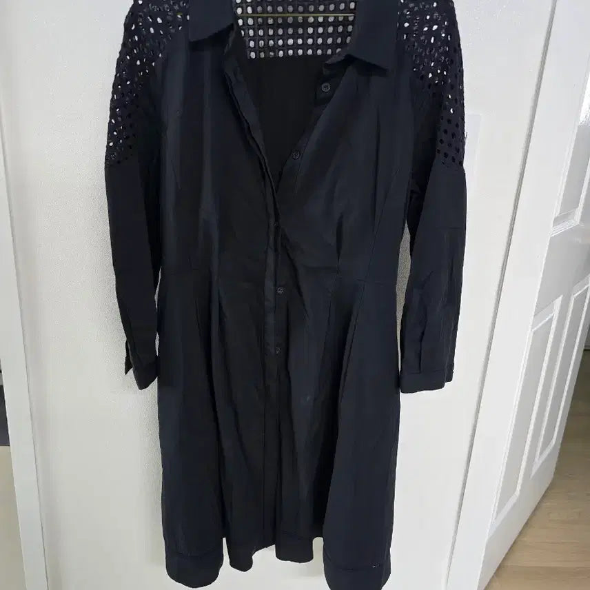 [BUNJANG] Eini Navy Punching Detail Dress / 정가이하급처)Eini 네이비 펀칭 디테일 원피스 100사이즈 77사이즈