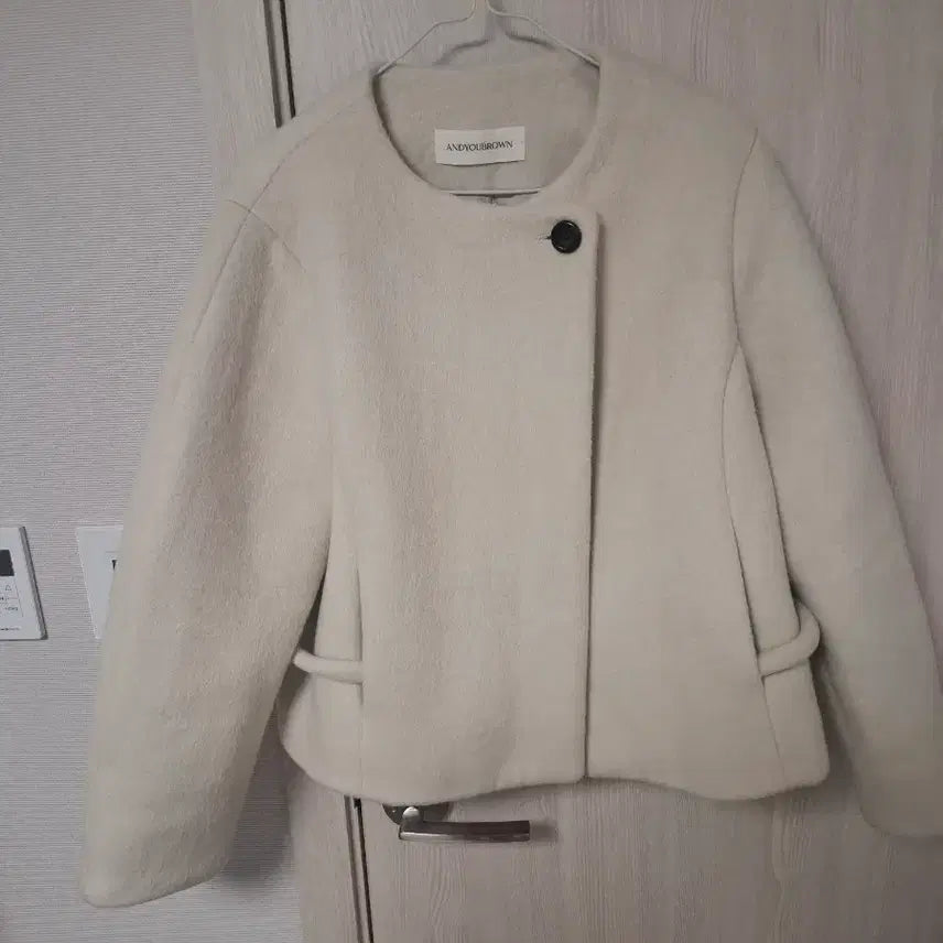 [BUNJANG] N.U Brown Short Ivory Coat / 앤유브라운 숏 기장 아이보리 코트