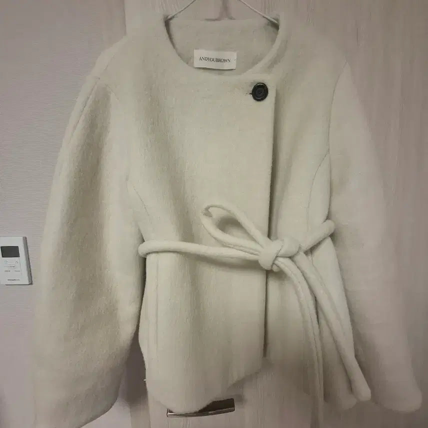 [BUNJANG] N.U Brown Short Ivory Coat / 앤유브라운 숏 기장 아이보리 코트