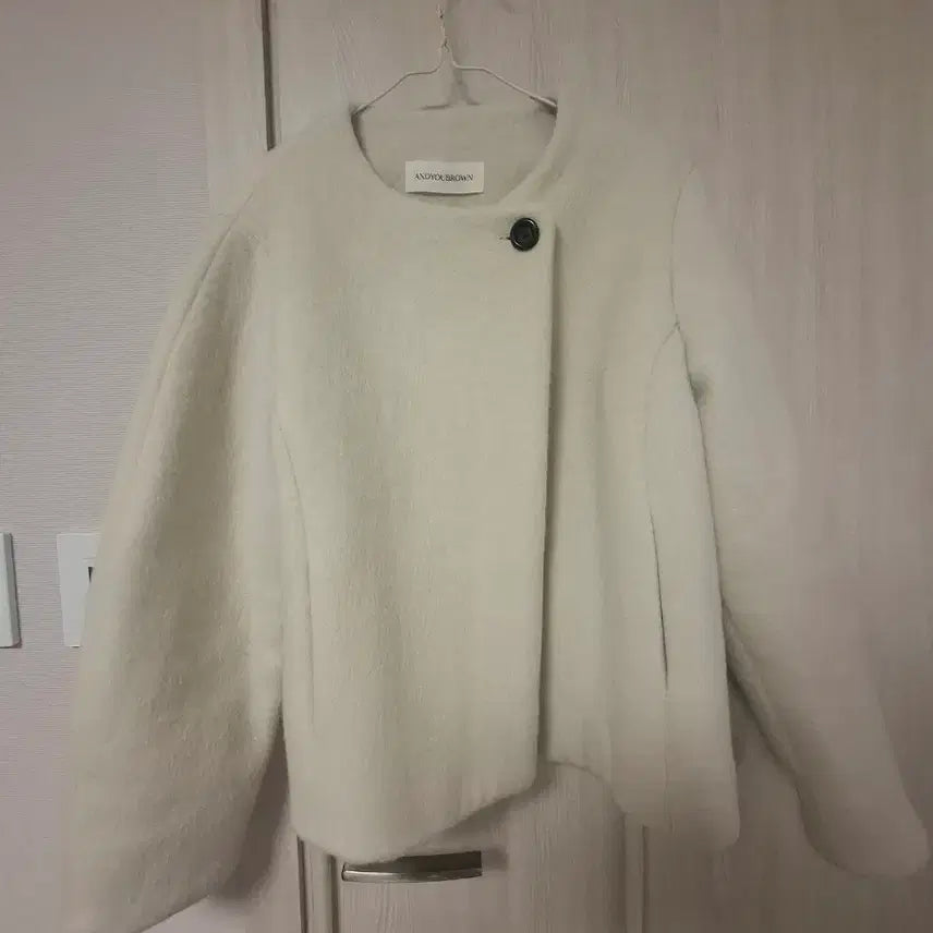 [BUNJANG] N.U Brown Short Ivory Coat / 앤유브라운 숏 기장 아이보리 코트