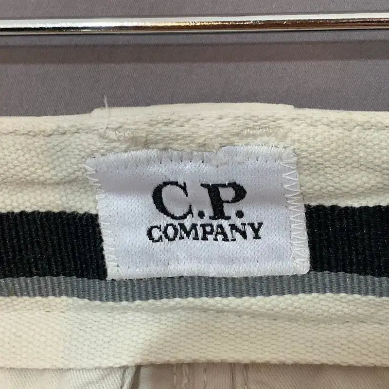 [SOLD OUT] 46 CP컴퍼니 렌즈 와펜 라이트 그레이 스판 카고 팬츠