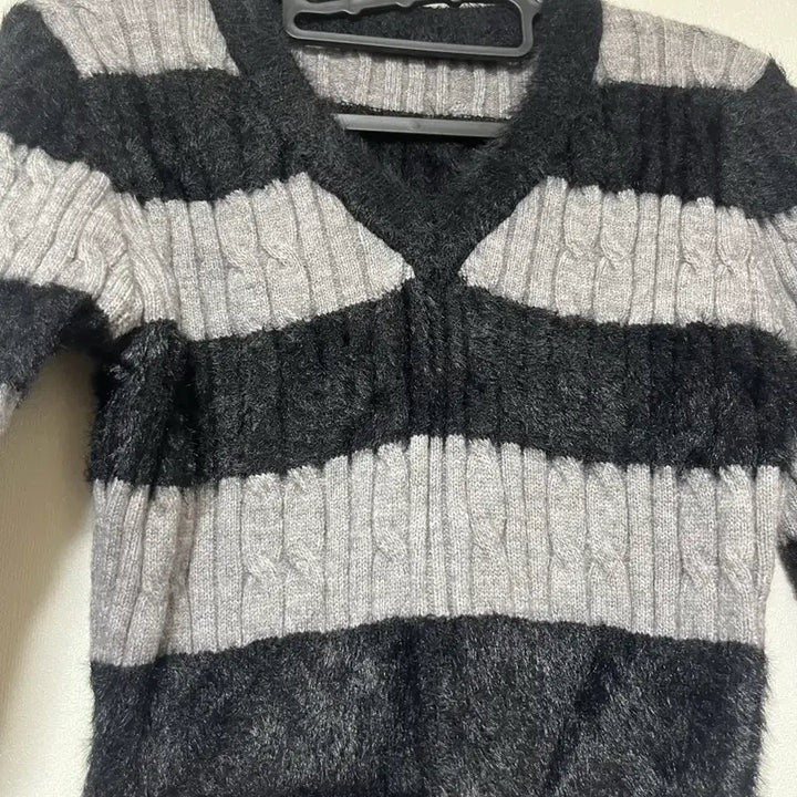 [BUNJANG] Ably Angora Striped Knit Top / 에이블리 스트라이프 앙고라 딱붙 니트티