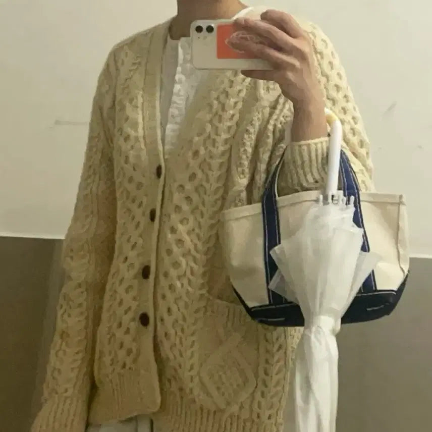 [SOLD OUT] 빈티지 아이보리 꽈배기 가디건