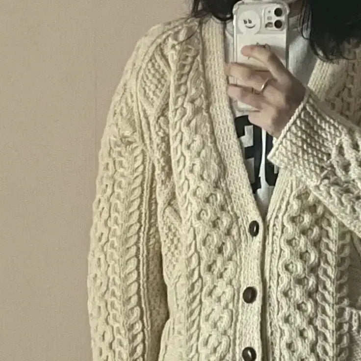 [SOLD OUT] 빈티지 아이보리 꽈배기 가디건