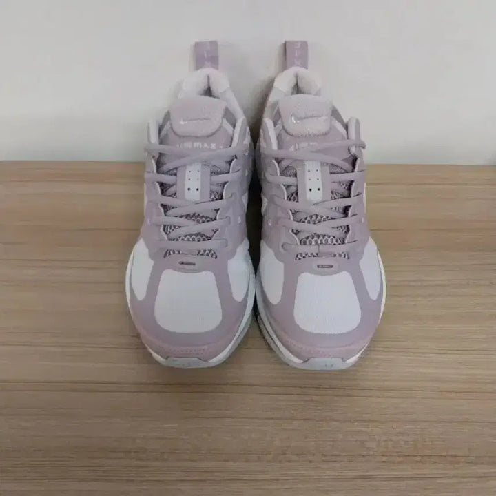 [BUNJANG] Nike Air Max Genome Venice Sneakers (255) / 여성 나이키 에어맥스 게놈 베니스 운동화 (255)