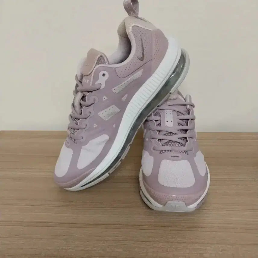 [BUNJANG] Nike Air Max Genome Venice Sneakers (255) / 여성 나이키 에어맥스 게놈 베니스 운동화 (255)