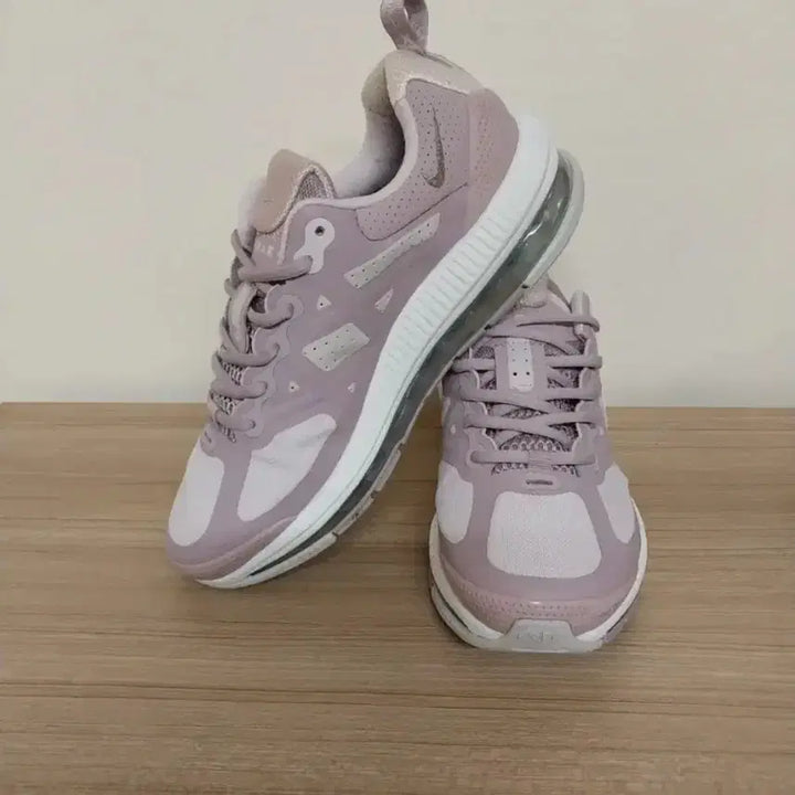 [BUNJANG] Nike Air Max Genome Venice Sneakers (255) / 여성 나이키 에어맥스 게놈 베니스 운동화 (255)
