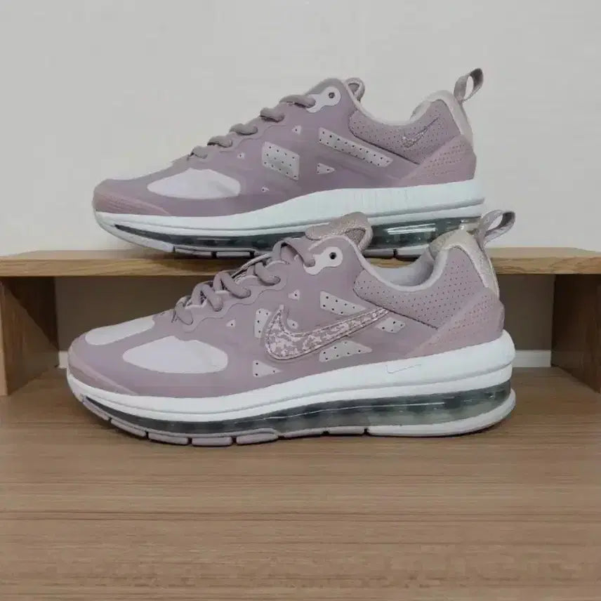 [BUNJANG] Nike Air Max Genome Venice Sneakers (255) / 여성 나이키 에어맥스 게놈 베니스 운동화 (255)
