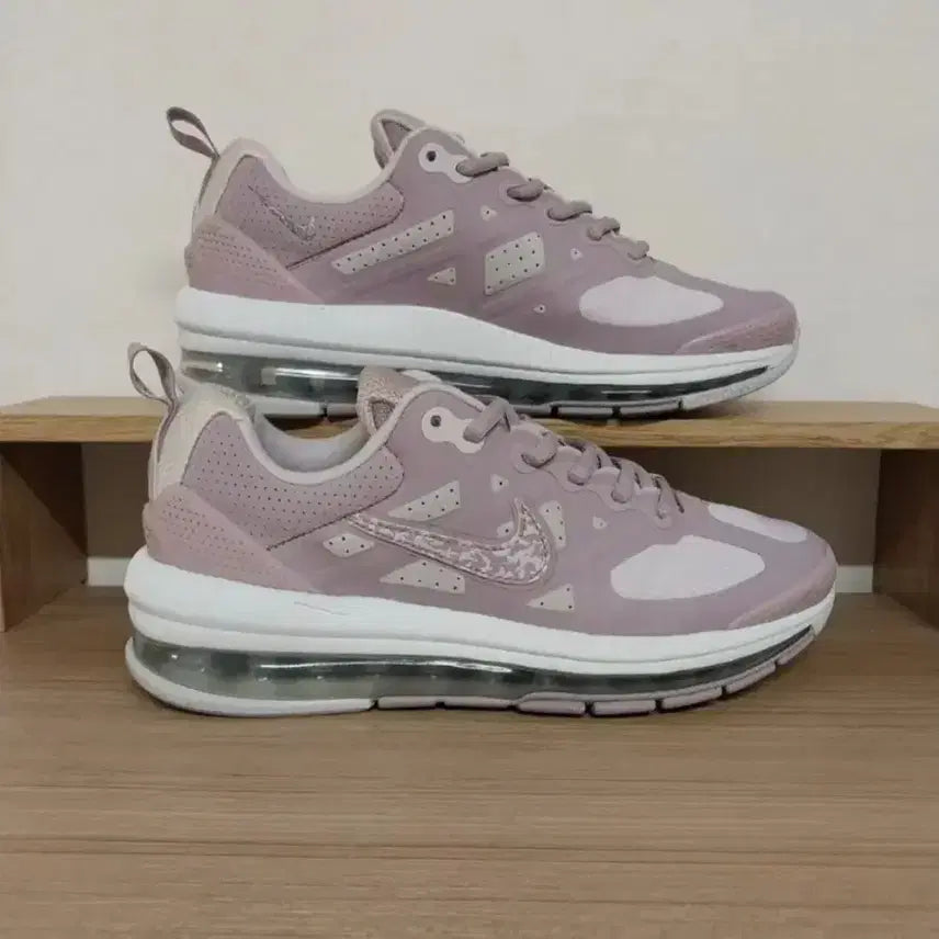 [BUNJANG] Nike Air Max Genome Venice Sneakers (255) / 여성 나이키 에어맥스 게놈 베니스 운동화 (255)