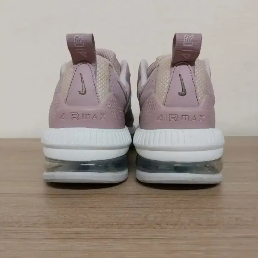[BUNJANG] Nike Air Max Genome Venice Sneakers (255) / 여성 나이키 에어맥스 게놈 베니스 운동화 (255)