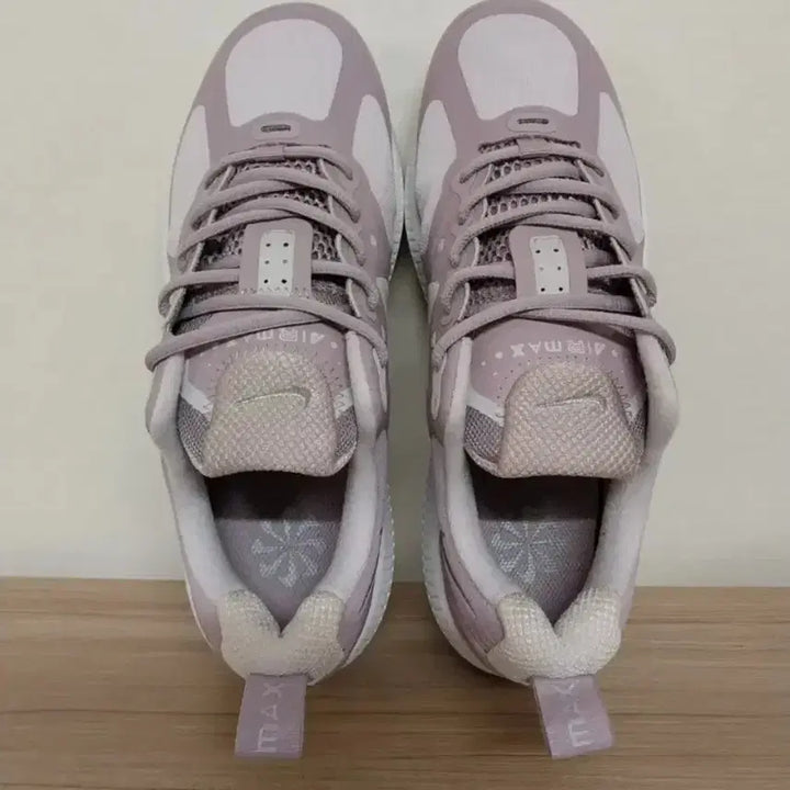 [BUNJANG] Nike Air Max Genome Venice Sneakers (255) / 여성 나이키 에어맥스 게놈 베니스 운동화 (255)