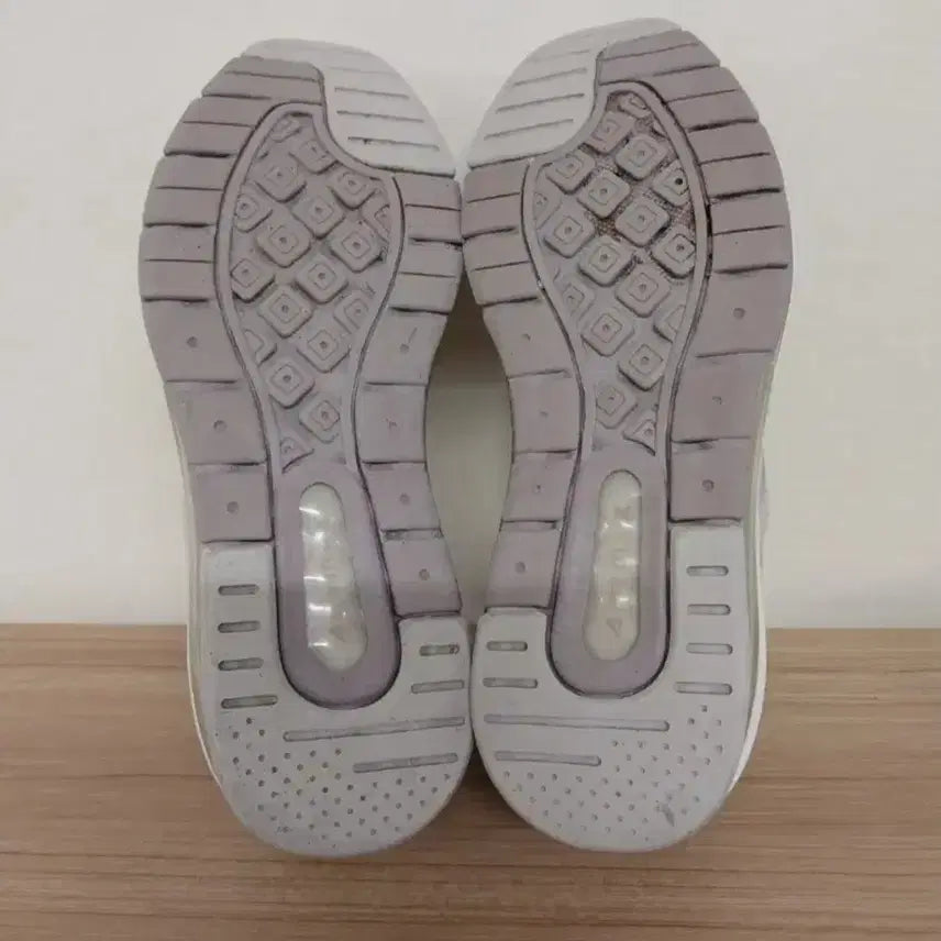 [BUNJANG] Nike Air Max Genome Venice Sneakers (255) / 여성 나이키 에어맥스 게놈 베니스 운동화 (255)