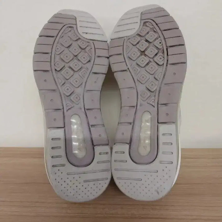 [BUNJANG] Nike Air Max Genome Venice Sneakers (255) / 여성 나이키 에어맥스 게놈 베니스 운동화 (255)