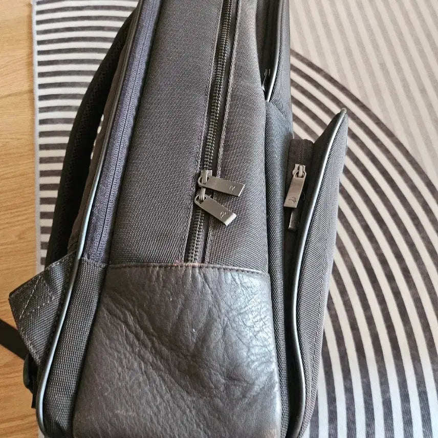 [BUNJANG] Mandarina Duck Black Backpack / 만다리나덕 블브라운백팩