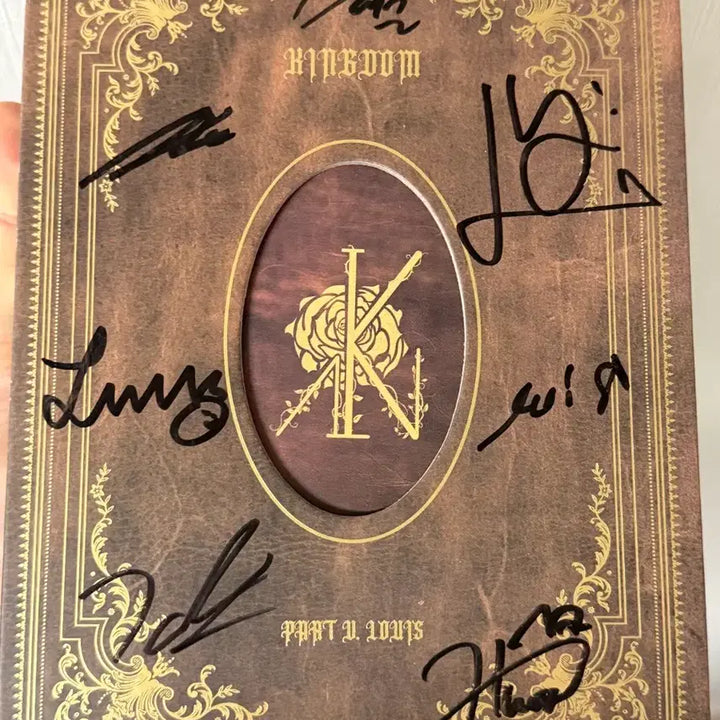 [BUNJANG] Kingdom Louis PART. IV Signed Album / 킹덤 친필 싸인 앨범 PART. IV. LOUIS 판매합니다.