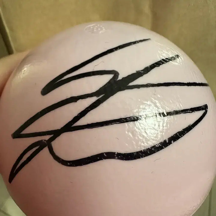 [BUNJANG] fromis_9 Chaeyoung Signed Ball / 프로미스나인 이채영 사인볼 양도합니다