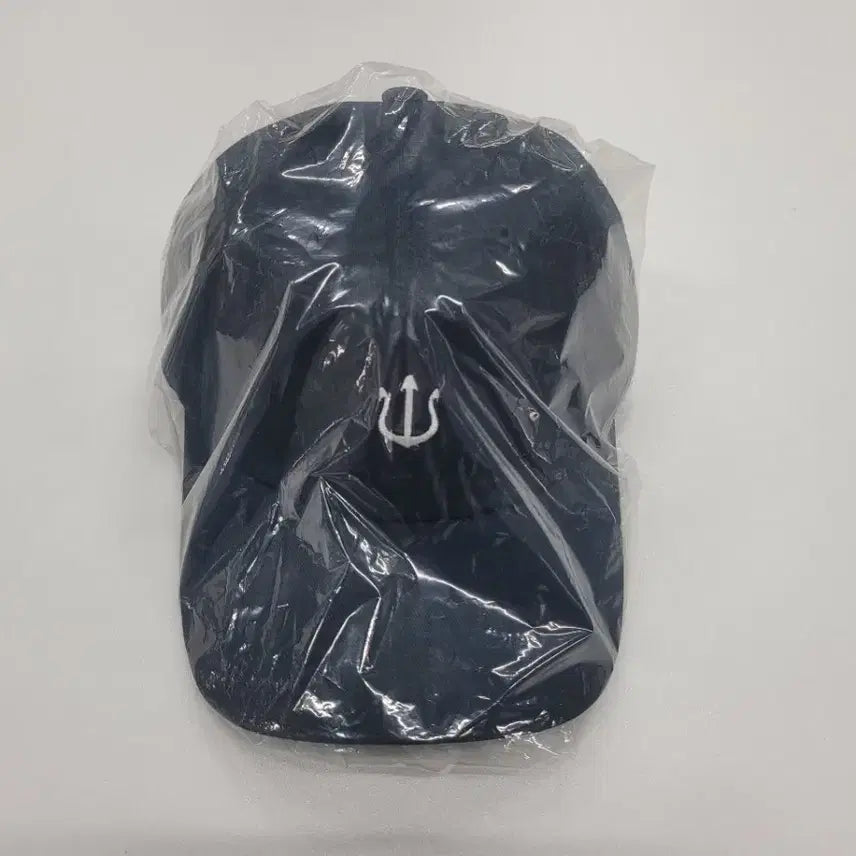 [BUNJANG] VETEMENTS Baseball Cap Navy / 베루툼 볼캡 모자 네이비