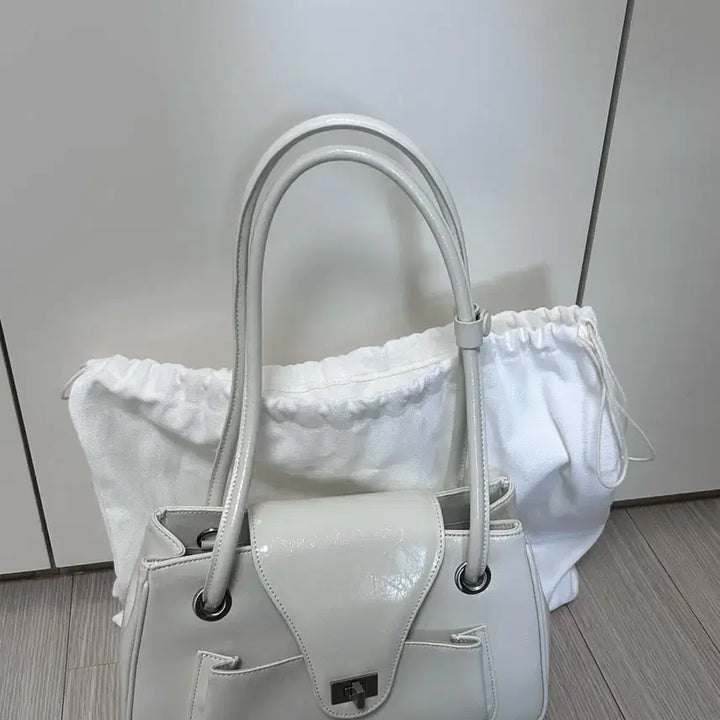 [BUNJANG] Apoa Paolong Handle Bag White / 아포아 파오롱 핸들백 화이트