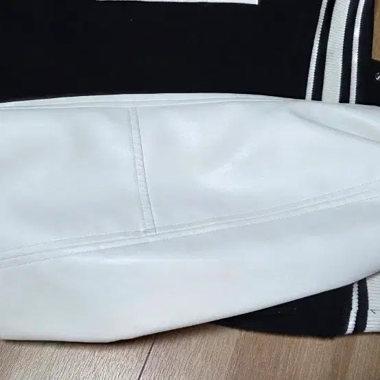 [BUNJANG] TNGT Varsity Jacket / TNGT 바시티