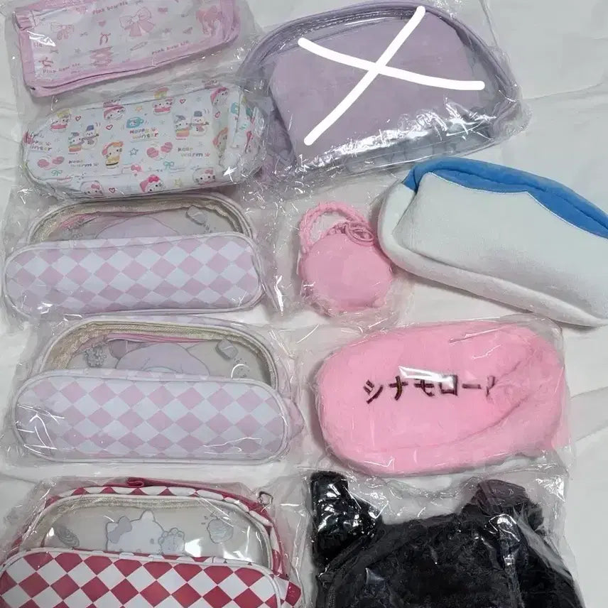 [BUNJANG] Chiiikawa Sanrio Kitty Pouch / 미사용 현물) 먼작귀 산리오 파우치 / 치이카와 키티 파우치