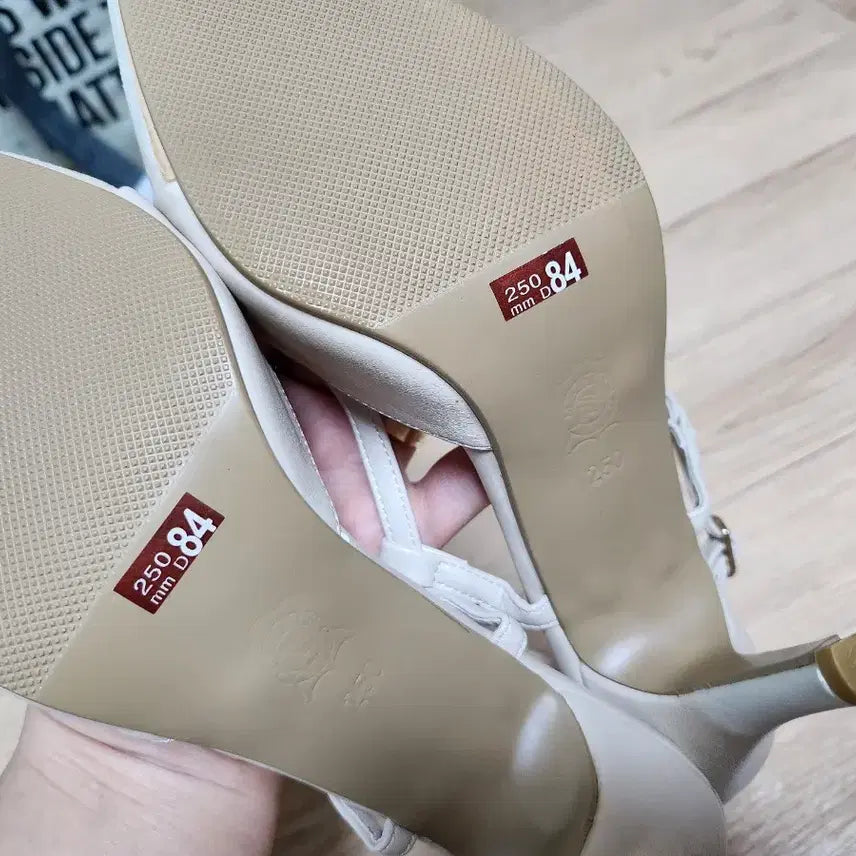 [BUNJANG] Nabishu Ivory Heels Pumps / Nabishu 나비수 아이보리 힐 펌프스