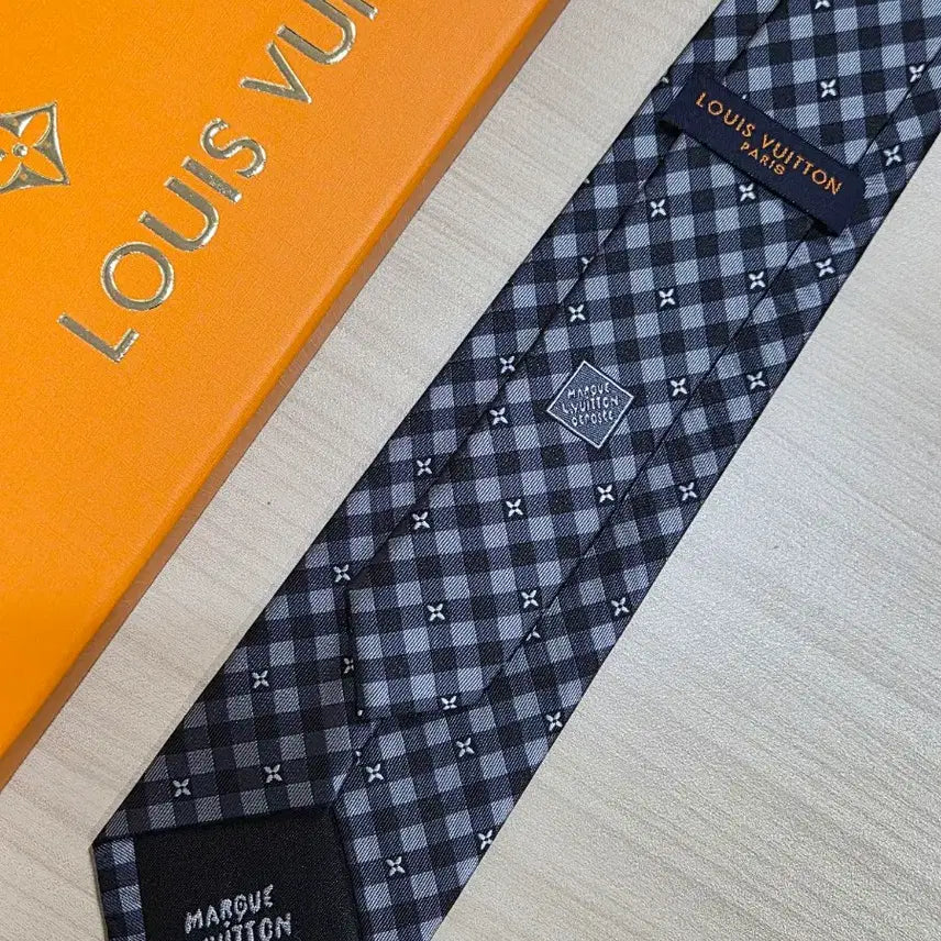 [BUNJANG] Louis Vuitton LV Embroidered Check Pattern Necktie / <할인>루이비통 LV 자수 체크 패턴 넥타이 (진그레이)