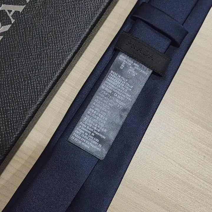 [BUNJANG] Prada Re-Nylon Tie (Navy) / 프라다 PRADA 리나일론 넥타이 (네이비)