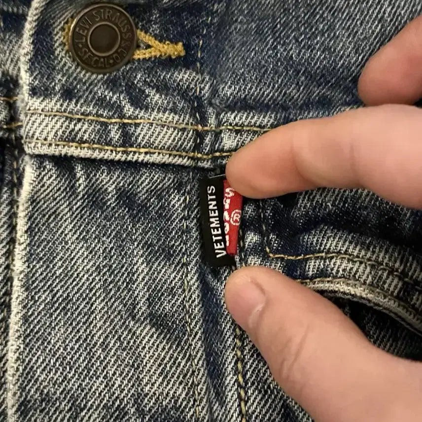 [BUNJANG] Vetements Levi's 17SS Cropped Denim Jacket / 베트멍 리바이스 17ss 크롭 데님