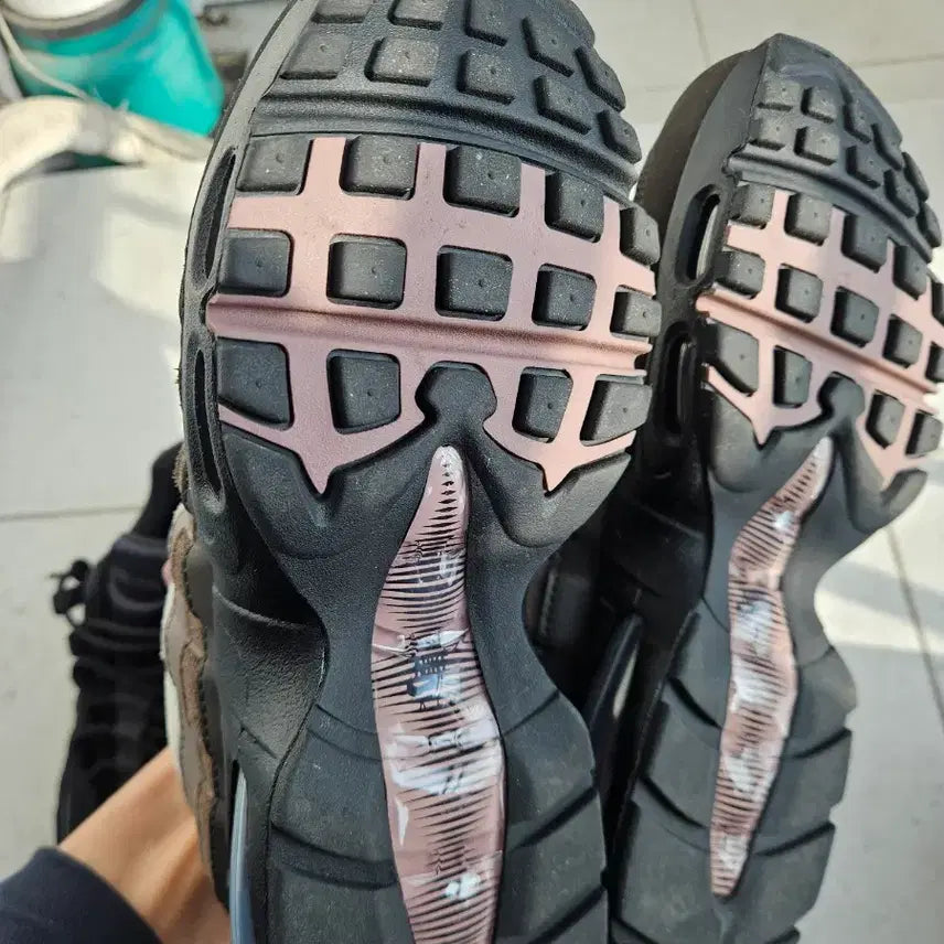 [BUNJANG] Nike Air Max 95 OG Velvet Brown/Pearl Grey Sneakers / 나이키 에어맥스95 OG 벨벳 브라운 / 펄 그레이