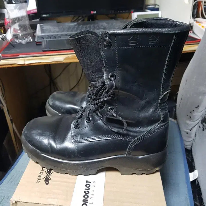 [BUNJANG] Military Combat Boots 255EE / 구형 경찰 보급 사출화 전투화 군화 255EE 판매