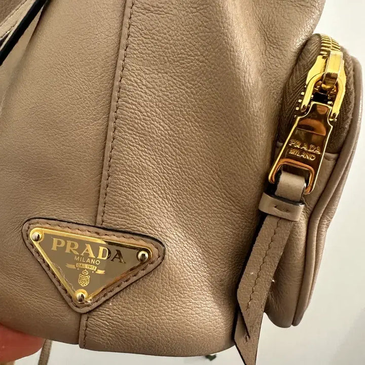 [BUNJANG] Prada Calfskin Soft Leather Bucket Bag Shoulder Bag / 정품 프라다 카프스킨 소프트 레더 버킷백 숄더백 가로17세로23