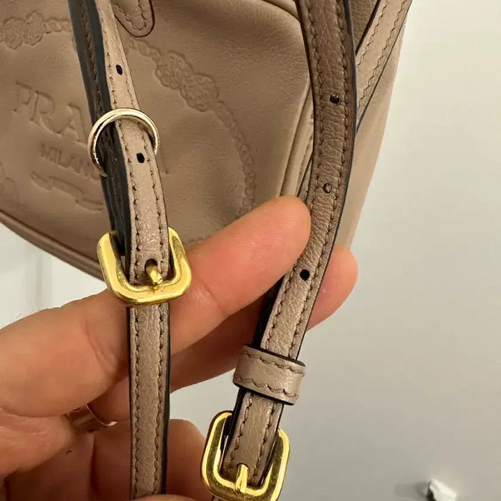 [BUNJANG] Prada Calfskin Soft Leather Bucket Bag Shoulder Bag / 정품 프라다 카프스킨 소프트 레더 버킷백 숄더백 가로17세로23