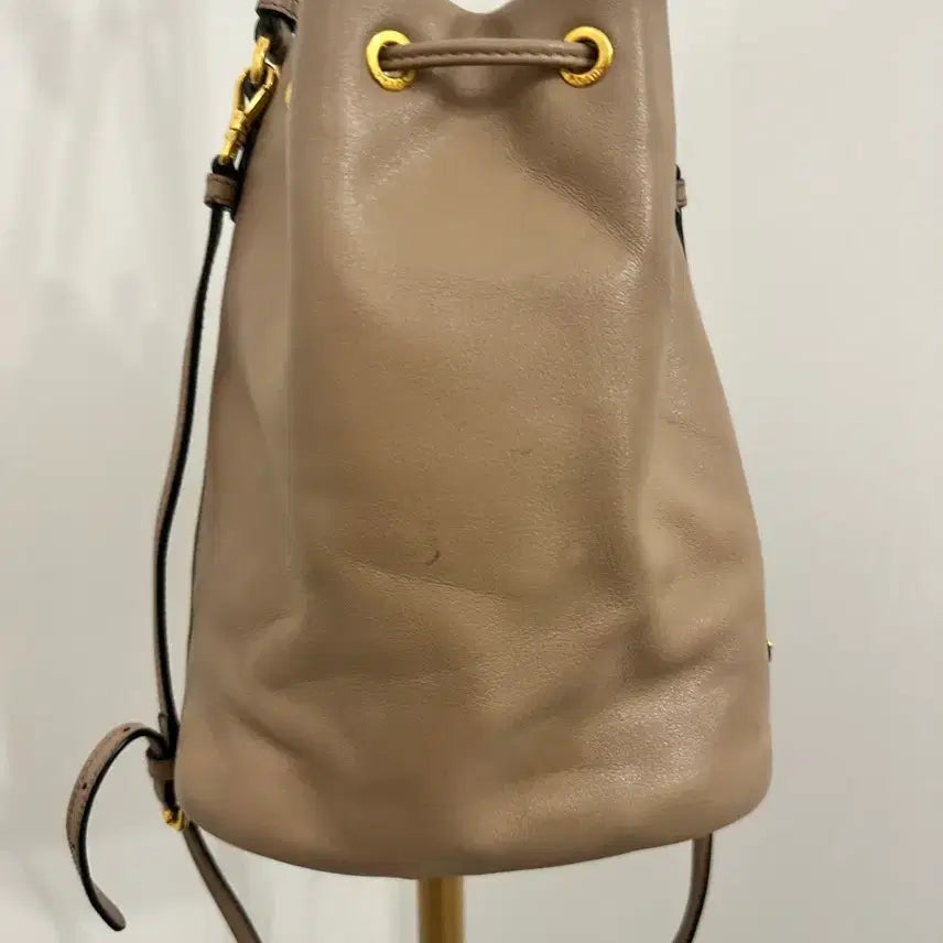 [BUNJANG] Prada Calfskin Soft Leather Bucket Bag Shoulder Bag / 정품 프라다 카프스킨 소프트 레더 버킷백 숄더백 가로17세로23