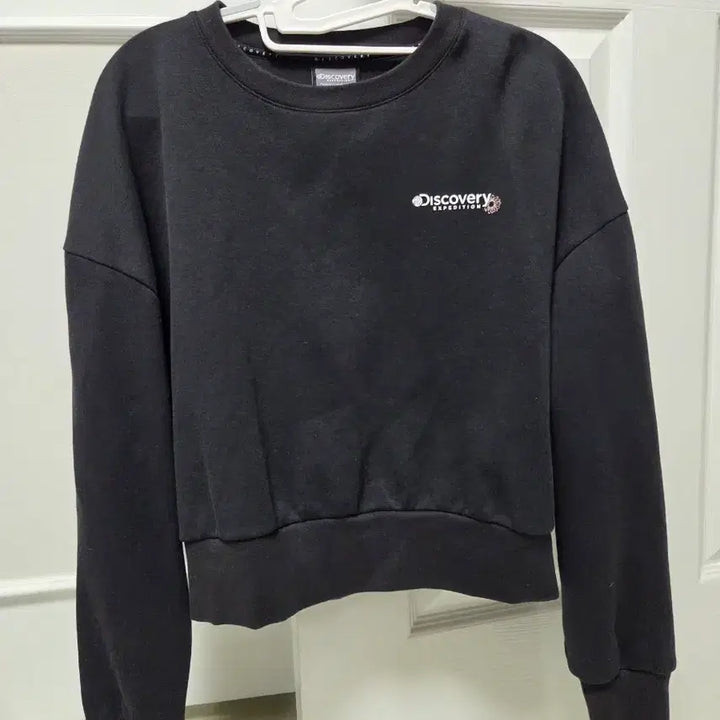 [BUNJANG] Discovery Expedition Semi-Crop Sweatshirt / 디스커버리 세미크롭 맨투맨
