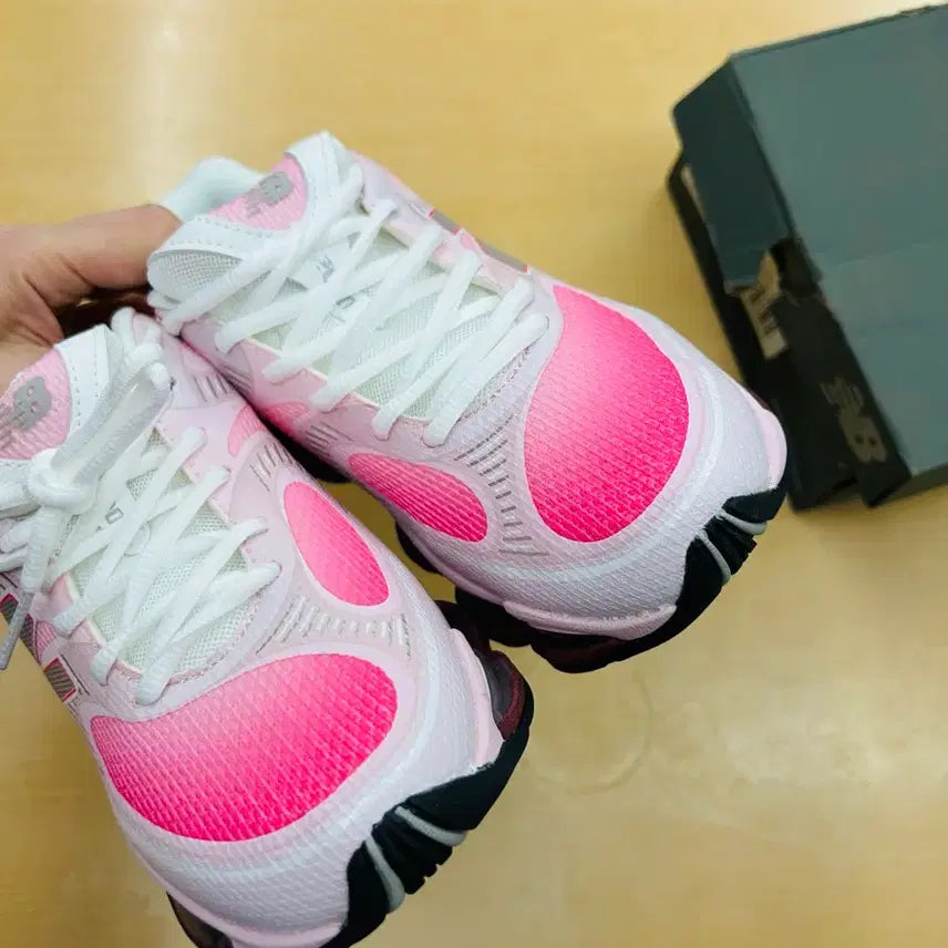 [BUNJANG] New Balance 2000 Absorb Rose Sugar Monarch Burgundy Sneakers / 새상 245 뉴발란스 2000 앱졸브 로즈 슈가 모나크 버건디 정품