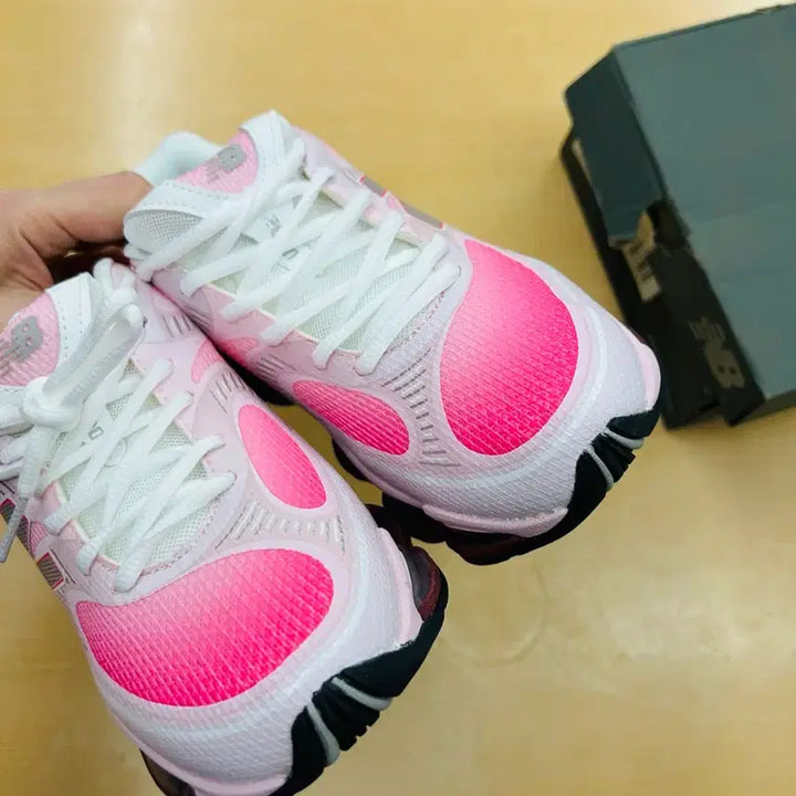 [BUNJANG] New Balance 2000 Absorb Rose Sugar Monarch Burgundy Sneakers / 새상 245 뉴발란스 2000 앱졸브 로즈 슈가 모나크 버건디 정품