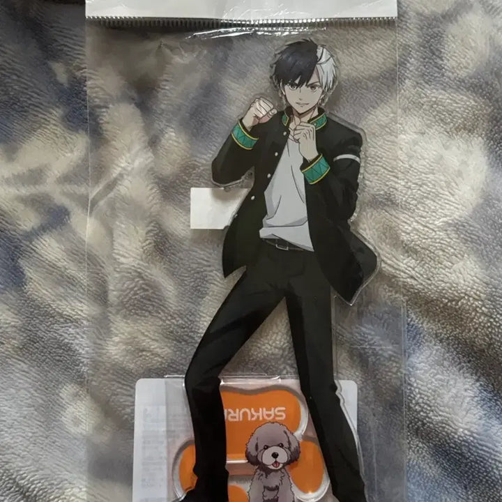 [BUNJANG] LE SSERAFIM Sakura Acrylic Stand (Sealed) / 윈드브레이커 윈브레 사쿠라 아크릴 스탠드 (미개봉)