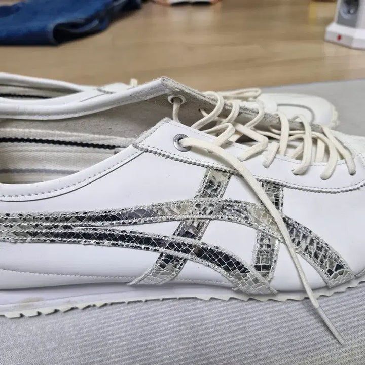 [BUNJANG] Onitsuka Tiger White Sneakers (Size 285) / 오니츠카타이거 흰색 운동화285