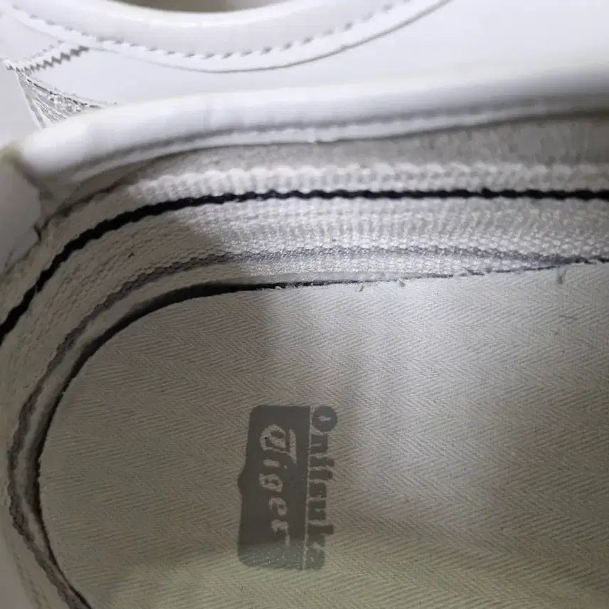 [BUNJANG] Onitsuka Tiger White Sneakers (Size 285) / 오니츠카타이거 흰색 운동화285