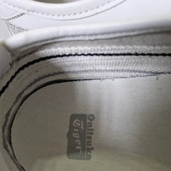 [BUNJANG] Onitsuka Tiger White Sneakers (Size 285) / 오니츠카타이거 흰색 운동화285