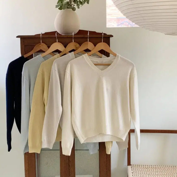[BUNJANG] Sunday Superfine Merino Wool V-Neck Knit Sweater / 메리노울77)선데이 슈퍼파인메리노울 코튼 여리핏 보카시 옐로우 v넥 니트
