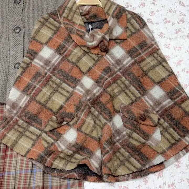 [BUNJANG] Ilb Mori Girl Hagumi Check Pattern Cape Coat / 일브 모리걸 하구미 체크 패턴 케이프 망토 코트