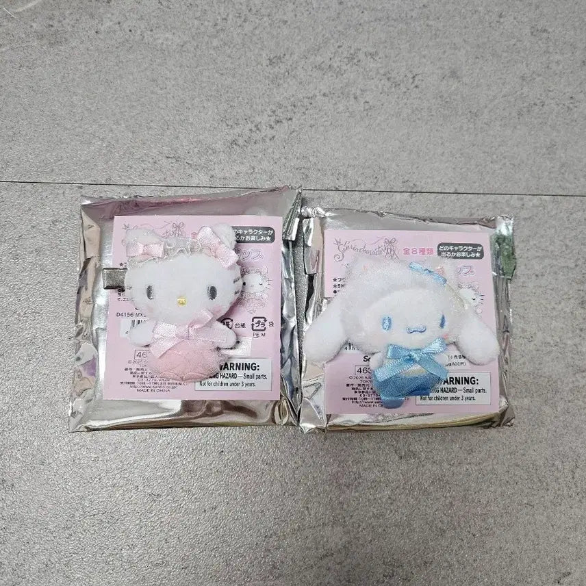 [BUNJANG] Sanrio Characters Hello Kitty & Cinnamoroll Mascot Doll Pin / 산리오 캐릭터즈 마스코트 인형삔  헬로키티  시나모롤