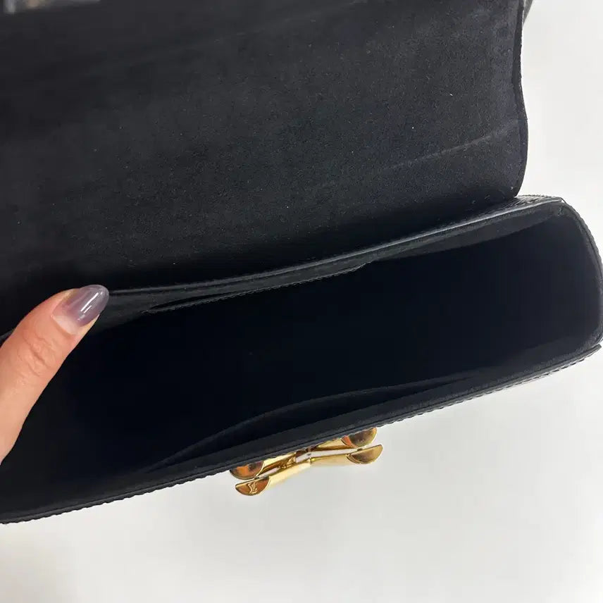 [BUNJANG] Louis Vuitton Twist MM Shoulder Bag Black / 루이비통 트위스트MM 숄더백 블랙 M54804