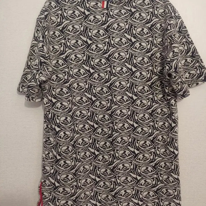 [SOLD OUT] 정품 톰브라운 패턴 반팔 티셔츠 100사이즈